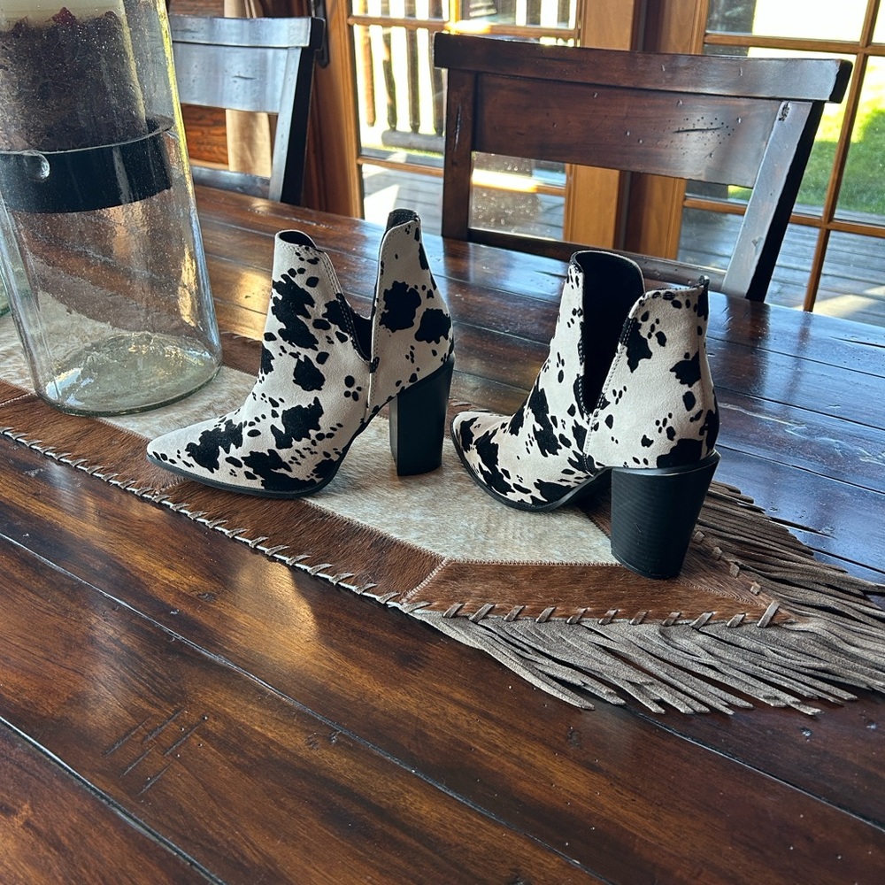Qupid Black and Beige Heeled Boots - Picture 2 of 3